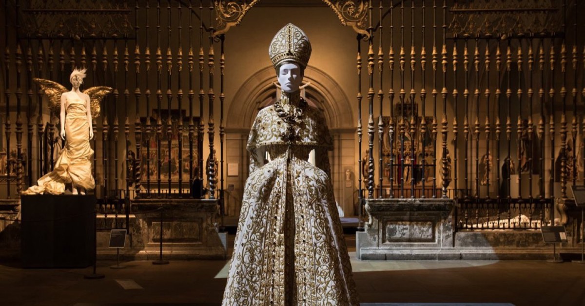 Heavenly Bodies – museum exhibition design